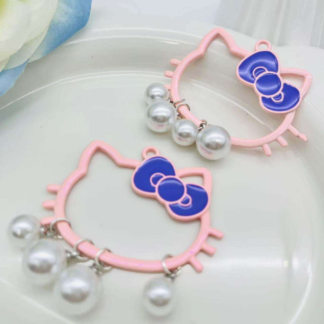 Y54カラフル白猫