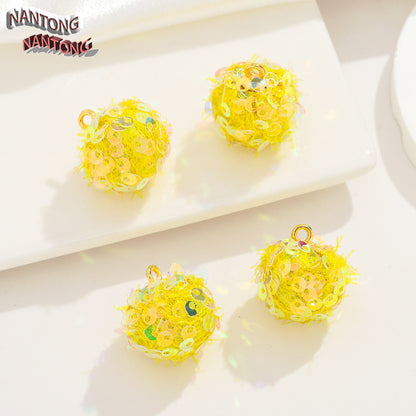 S42キラキラポンポンペンダント