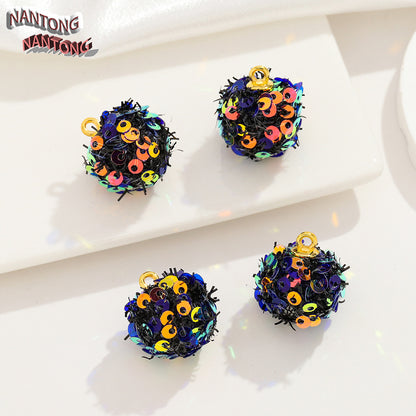 S42キラキラポンポンペンダント