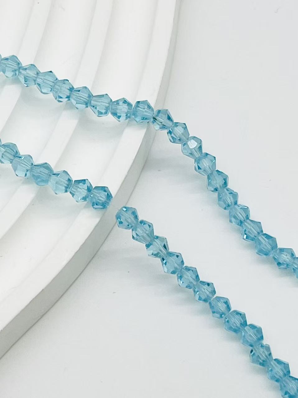 M07 キラキラ スピネル ひし形ビーズ4mm