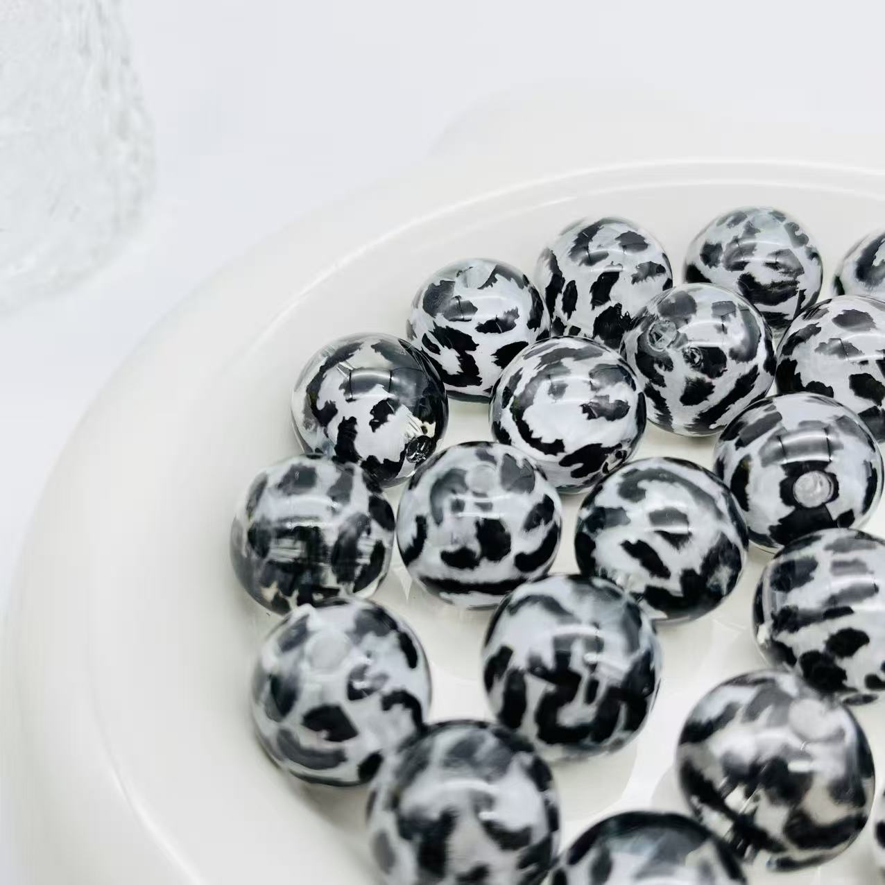 S56豹柄アクリルビーズ（16MM）